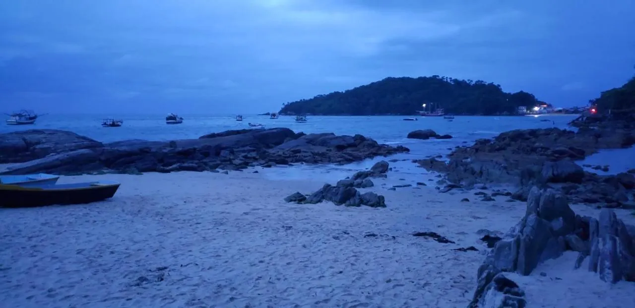 Apartamento Frente Mar com 02 suítes Bombinhas